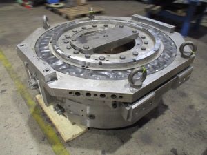 Revision und Instandsetzung von Anstellzylindern / Kurzhubzylindern aus einem Walzwerk in der Aluminiumindustrie, Stückgewicht ca. 8 Tonnen