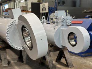 Neubau von Hydraulikzylindern - hier Zylinder der Firma Ruhfus Systemhydraulik, Neuss / Germany
